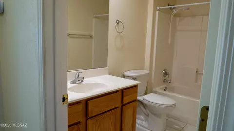 Bath - 10169 E Gray Hawk Dr, Tucson, AZ 85730 photo 1 of 2