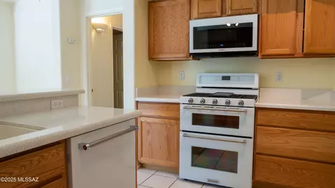 Kitchen - 10169 E Gray Hawk Dr, Tucson, AZ 85730 photo 1 of 4