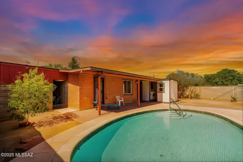4610 E Calle Aurora, Tucson, AZ 85711