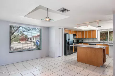 8711 E 28th St, Tucson, AZ 85710 photo 6