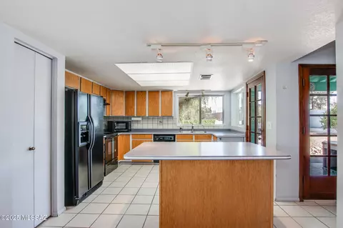 8711 E 28th St, Tucson, AZ 85710 photo 8