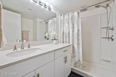 Bath - 951 E Millenium Ct, Tucson, AZ 85719 photo 1 of 2