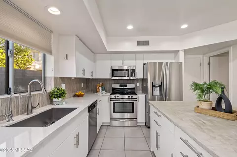 Kitchen - 951 E Millenium Ct, Tucson, AZ 85719 photo 2 of 9