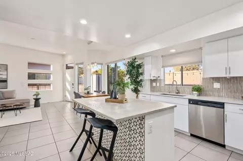 Kitchen - 951 E Millenium Ct, Tucson, AZ 85719 photo 6 of 9