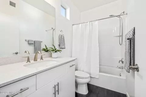Bath - 951 E Millenium Ct, Tucson, AZ 85719 photo 2 of 2