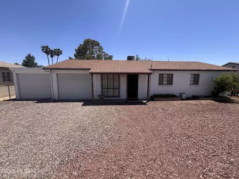 2702 E Keswick Cir, Tucson, AZ 85713