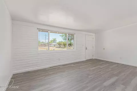 Living - 4041 E Dover Stra, Tucson, AZ 85706 photo 3 of 4