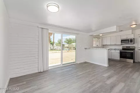 Living - 4041 E Dover Stra, Tucson, AZ 85706 photo 4 of 4