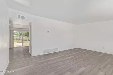 Living - 4041 E Dover Stra, Tucson, AZ 85706 photo 1 of 4
