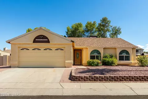 1671 W Colonial Hts, Tucson, AZ 85746