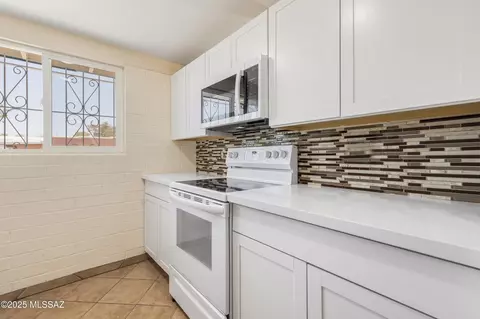 Kitchen - 3609 Ellington Pl, Tucson, AZ 85713 photo 2 of 3
