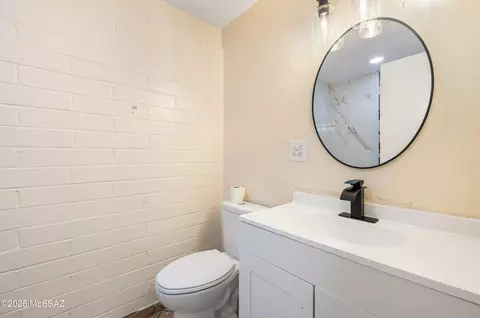 Bath - 3609 Ellington Pl, Tucson, AZ 85713 photo 1 of 2