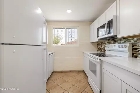 Kitchen - 3609 Ellington Pl, Tucson, AZ 85713 photo 1 of 3