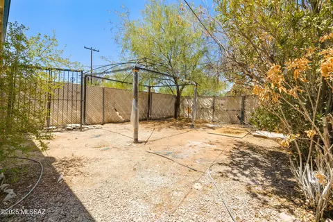 Exterior - 3609 Ellington Pl, Tucson, AZ 85713 photo 4 of 6