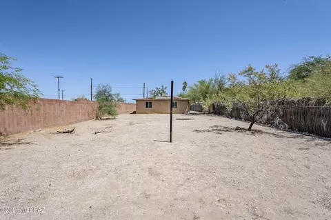 Exterior - 18 E Mac Iver Pl, Tucson, AZ 85705 photo 6 of 6