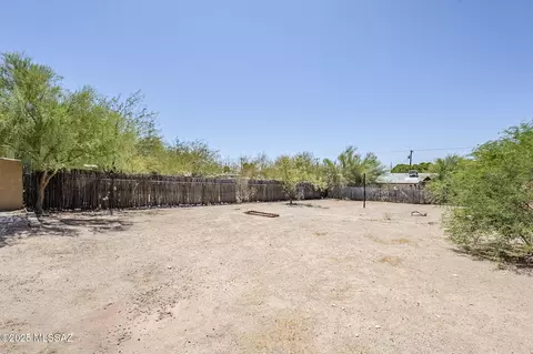 Exterior - 18 E Mac Iver Pl, Tucson, AZ 85705 photo 5 of 6