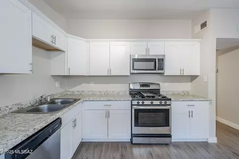 Kitchen - 18 E Mac Iver Pl, Tucson, AZ 85705 photo 4 of 4