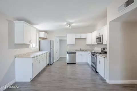 Kitchen - 18 E Mac Iver Pl, Tucson, AZ 85705 photo 1 of 4