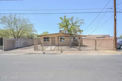 Exterior - 18 E Mac Iver Pl, Tucson, AZ 85705 photo 2 of 6