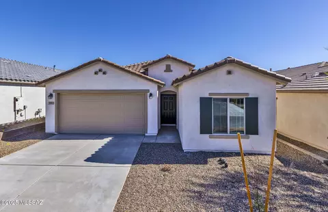 818 W Calle Falerno, Sahuarita, AZ 85629