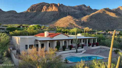 7400 N Cobblestone Rd, Tucson, AZ 85718