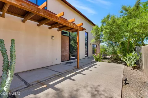 2807 N Corte Melodia, Tucson, AZ 85712