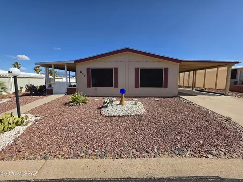 247 W Palma Dr, Green Valley, AZ 85614