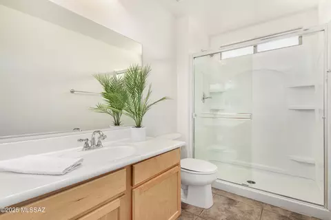 Bath - 12641 E Red Iron Trl, Vail, AZ 85641 photo 1 of 5
