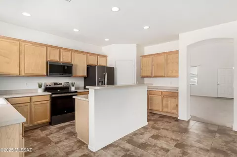 Kitchen - 12641 E Red Iron Trl, Vail, AZ 85641 photo 1 of 3