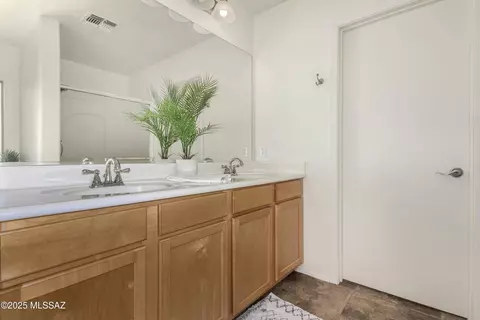 Bath - 12641 E Red Iron Trl, Vail, AZ 85641 photo 3 of 5
