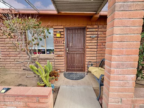 1304-1306 N Roberts Way, Tucson, AZ 85712