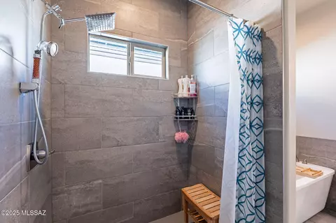 Bath - 125 E Stone Ct, Tucson, AZ 85705 photo 7 of 7