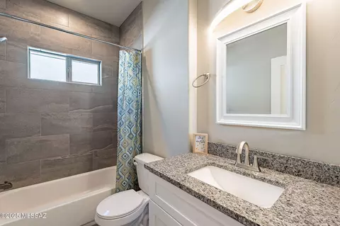 Bath - 125 E Stone Ct, Tucson, AZ 85705 photo 5 of 7
