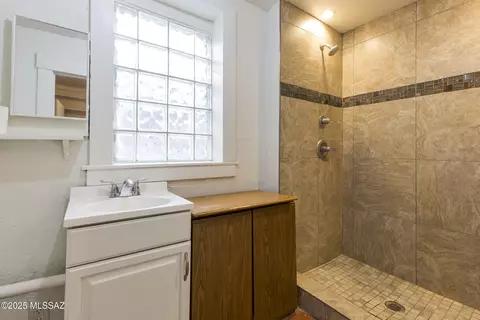 Bath - 722 E 9th St, Tucson, AZ 85719 photo 2 of 4