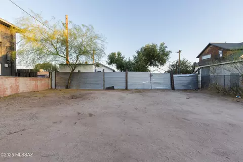 Exterior - 722 E 9th St, Tucson, AZ 85719 photo 4 of 17