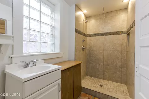 Bath - 722 E 9th St, Tucson, AZ 85719 photo 1 of 4