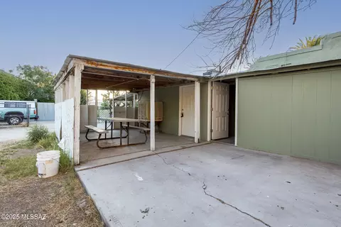Exterior - 722 E 9th St, Tucson, AZ 85719 photo 8 of 17