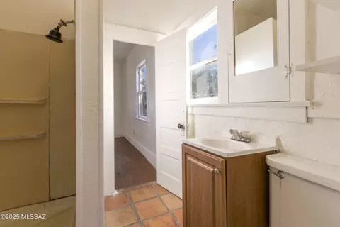Bath - 722 E 9th St, Tucson, AZ 85719 photo 4 of 4