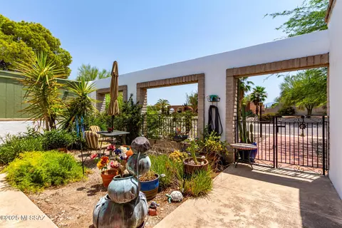 Exterior - 8914 E Maple Leaf Dr, Tucson, AZ 85710 photo 6 of 14