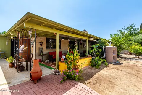 Exterior - 8914 E Maple Leaf Dr, Tucson, AZ 85710 photo 12 of 14