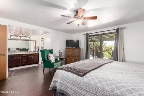 Bedroom - 8914 E Maple Leaf Dr, Tucson, AZ 85710 photo 2 of 7