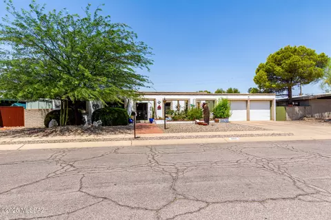 8914 E Maple Leaf Dr, Tucson, AZ 85710