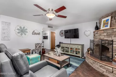 Living - 8914 E Maple Leaf Dr, Tucson, AZ 85710 photo 5 of 5