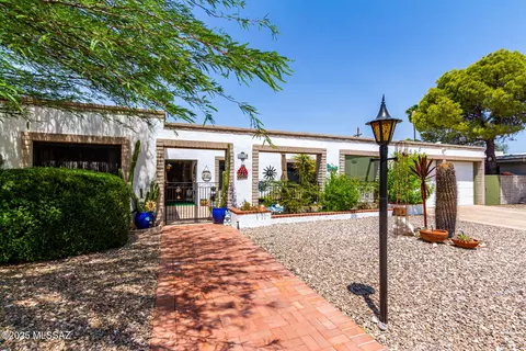 Exterior - 8914 E Maple Leaf Dr, Tucson, AZ 85710 photo 4 of 14