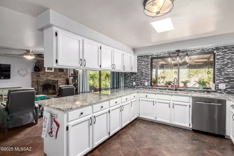 Kitchen - 8914 E Maple Leaf Dr, Tucson, AZ 85710 photo 2 of 4