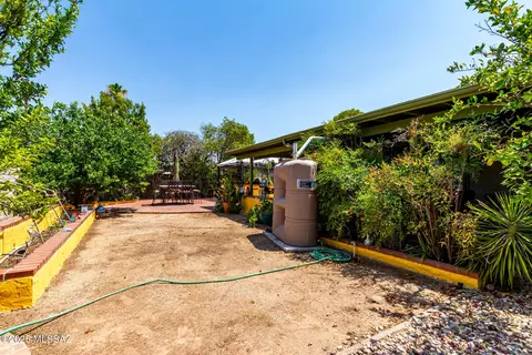 Exterior - 8914 E Maple Leaf Dr, Tucson, AZ 85710 photo 13 of 14