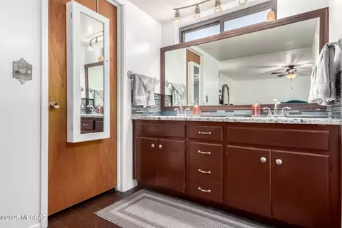 Bath - 8914 E Maple Leaf Dr, Tucson, AZ 85710 photo 1 of 4