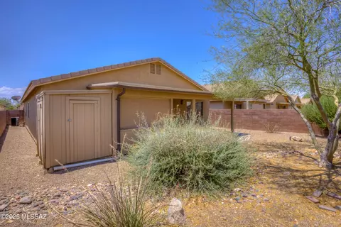 Exterior - 4113 E Stony Meadow Dr, Tucson, AZ 85756 photo 4 of 9