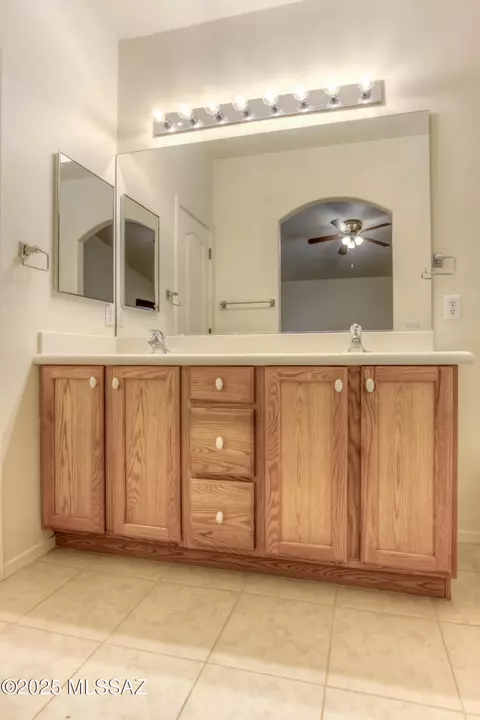 Bath - 4113 E Stony Meadow Dr, Tucson, AZ 85756 photo 1 of 3