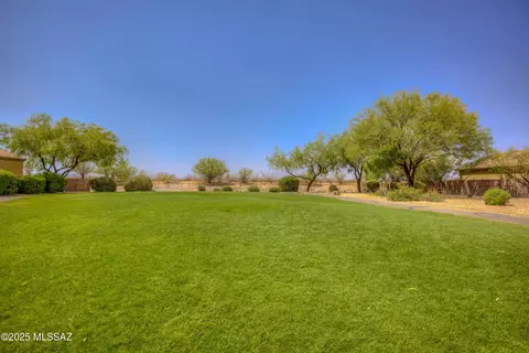 Exterior - 4113 E Stony Meadow Dr, Tucson, AZ 85756 photo 7 of 9